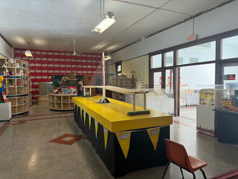 The On-Site Brick Store for Souvenirs The On-Site Brick Store for Souvenirs