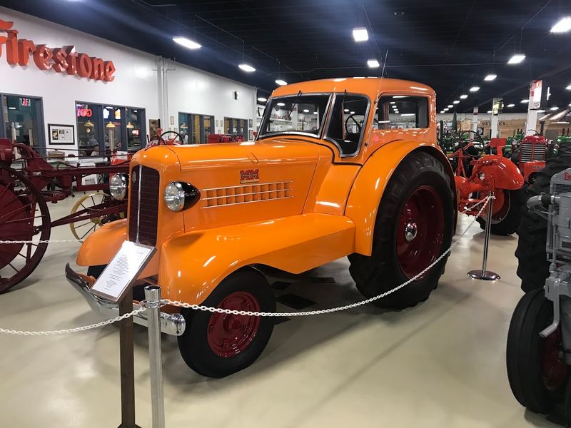 The One-of-a-Kind Hydraulic Tractor Built from Surplus Parts