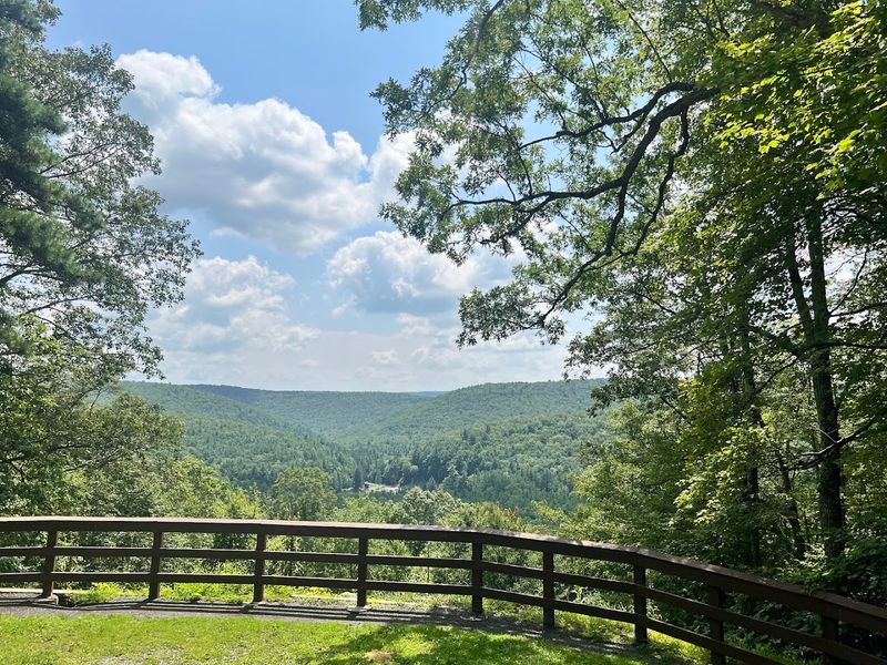 The Overlook Trail View That Stops You in Your Tracks The Overlook Trail View That Stops You in Your Tracks