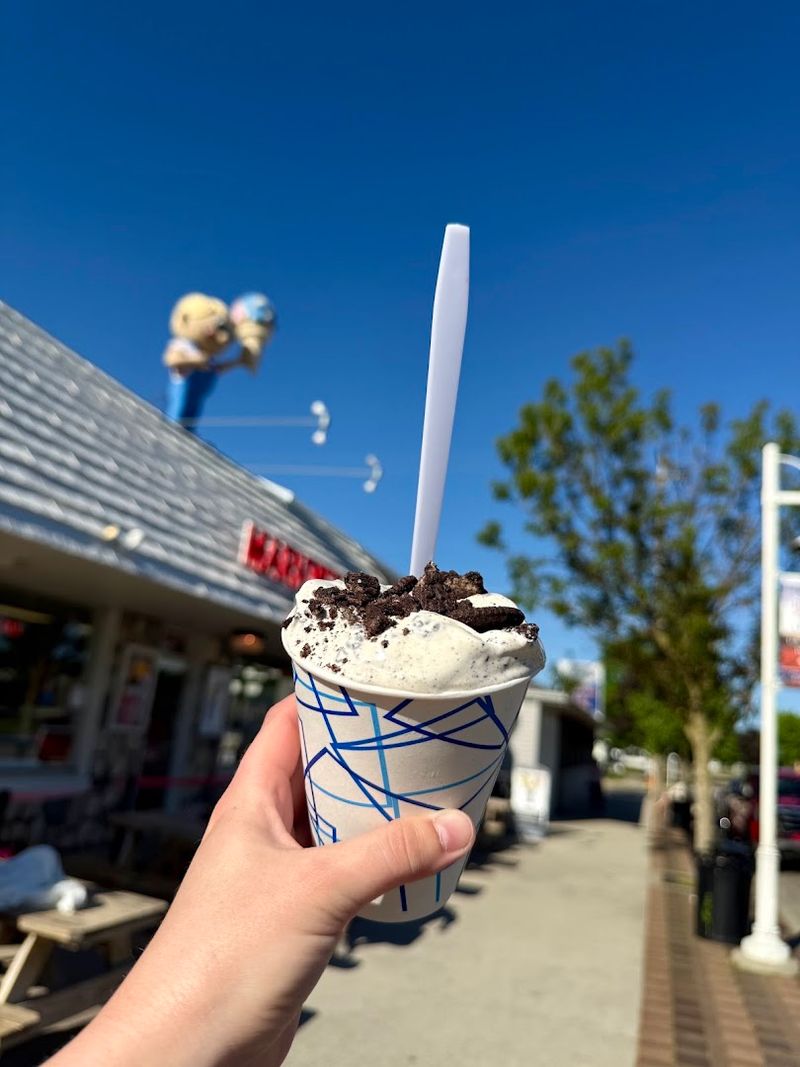 The Perfect Spot After a Walk Along the Water
