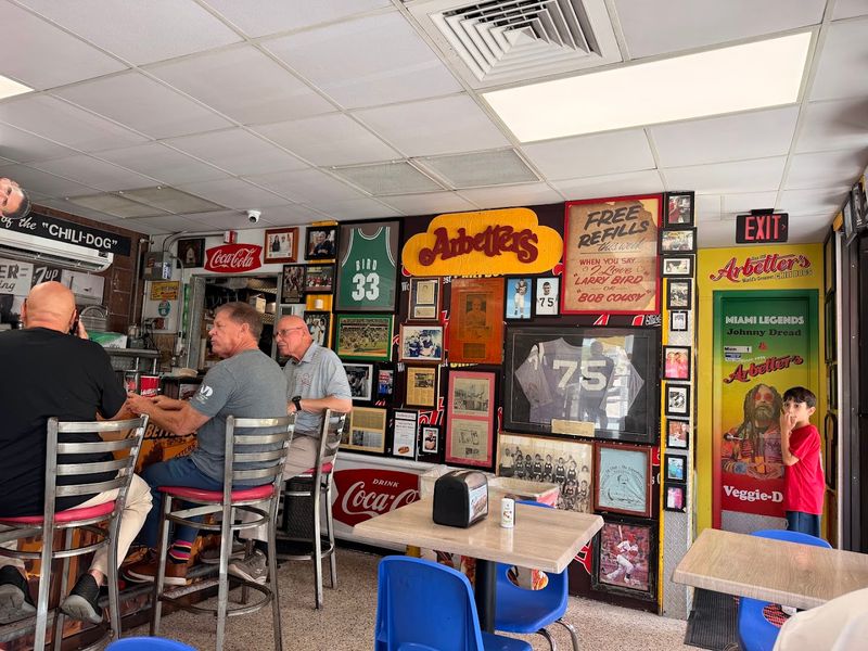 The Retro Atmosphere That Feels Like Home The Retro Atmosphere That Feels Like Home