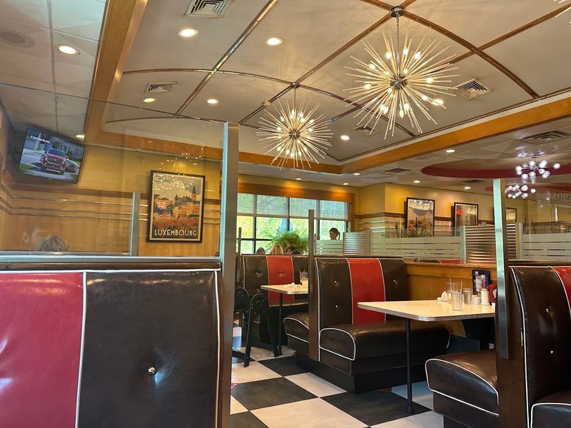 The Retro Atmosphere That Pulls You Right In The Retro Atmosphere That Pulls You Right In
