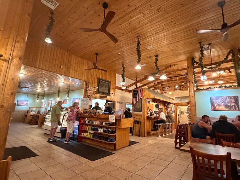 The Retro Diner Atmosphere That Feels Like a Time Machine