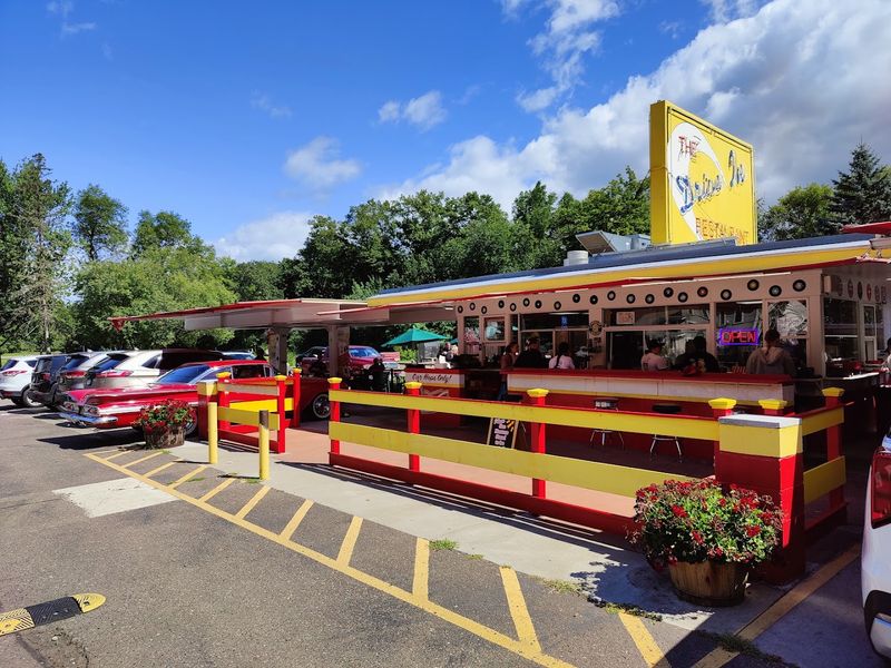 The Retro Drive-In Atmosphere That Turns Back the Clock The Retro Drive-In Atmosphere That Turns Back the Clock
