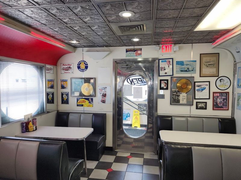 The Retro Rail Car Atmosphere That Pulls You Right In The Retro Rail Car Atmosphere That Pulls You Right In