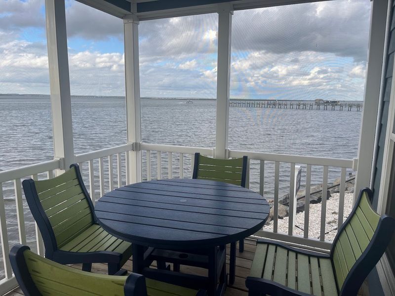 The Screened-In Porch: Your New Favorite Hangout Spot The Screened-In Porch: Your New Favorite Hangout Spot