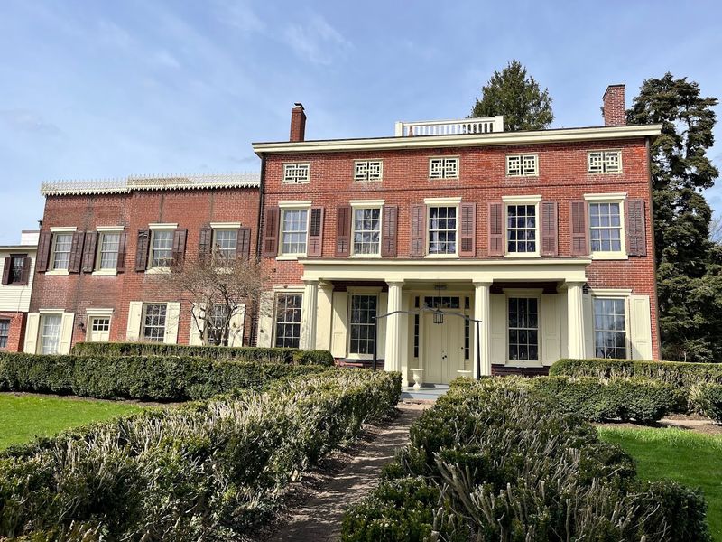 The Smithville Mansion The Smithville Mansion