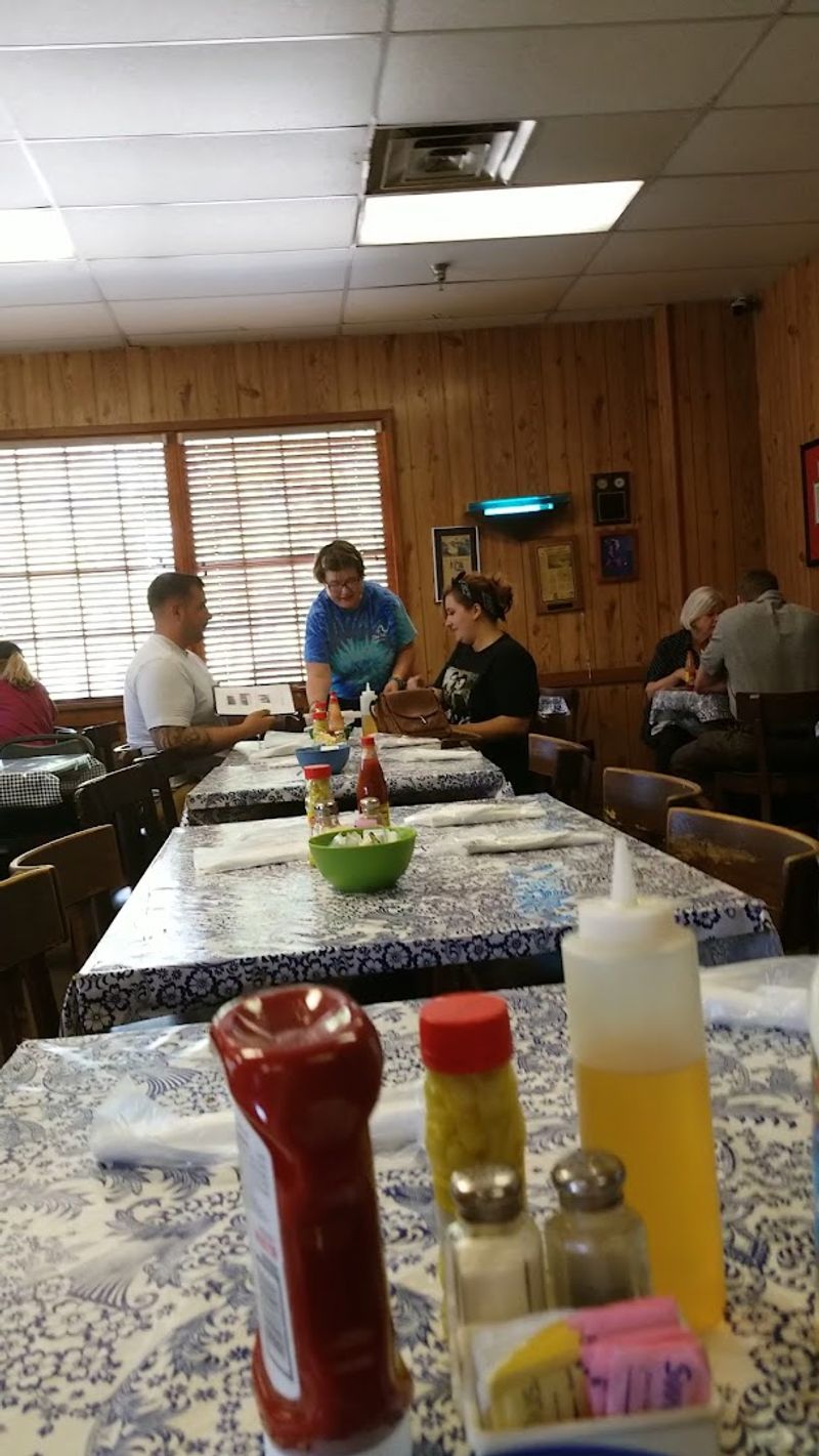 The Sunday Lunch Crowd That Packs the Place
