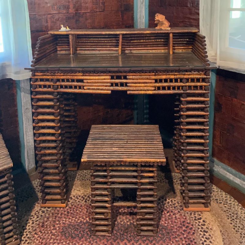 The Writing Desk That Tells a Famous Story The Writing Desk That Tells a Famous Story