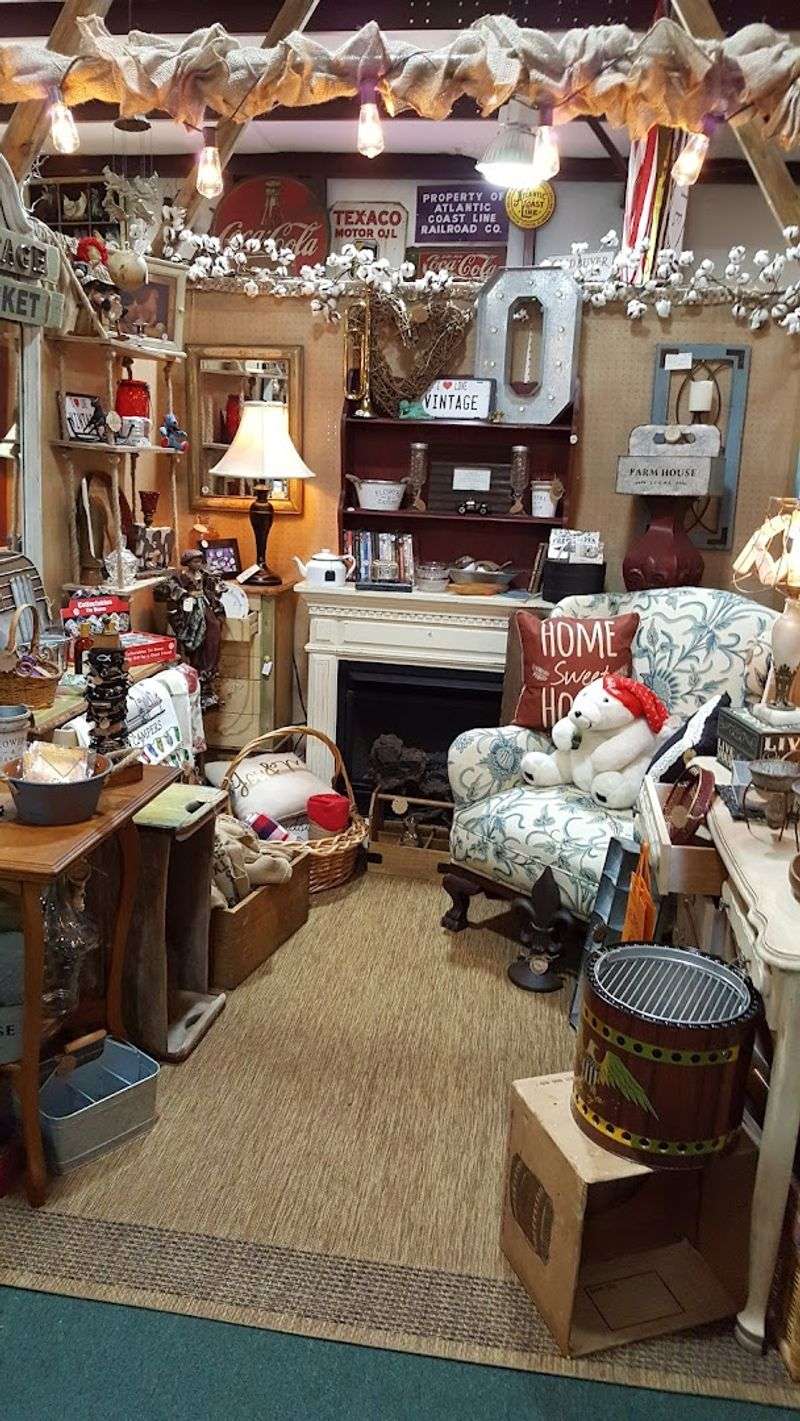 Themed Vendor Booths That Tell Their Own Stories