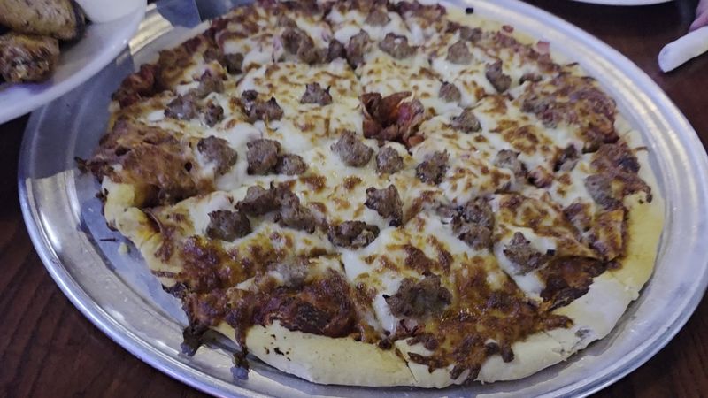 Thin Crust Pizza That Holds Its Own Against the Deep Dish