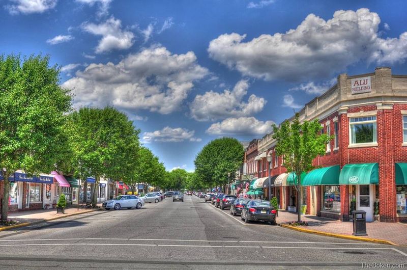 Third Avenue: Small-Town Shopping Done Right
