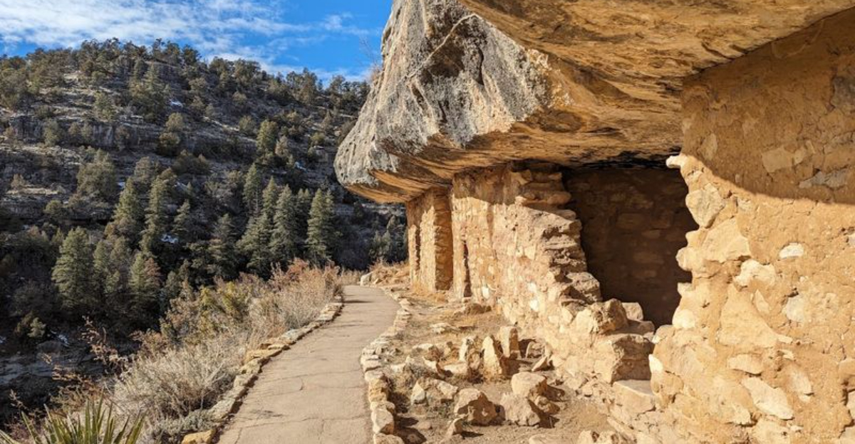 This 1 Mile Arizona Trail Leads To An Ancient Cliff Dwelling You Can Still