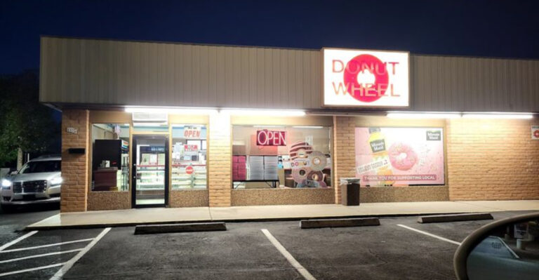 This 24-Hour Tucson Donut Shop Is A Go-To For Fresh Donuts Any Time Of Day