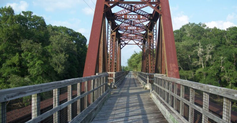 This 32-Mile Florida Bike Trail Winds Through Four Charming Small Towns