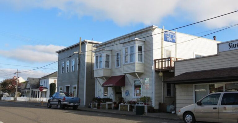 This Affordable Oregon Town Is Winning Over Retirees Looking To Stretch Their Budget