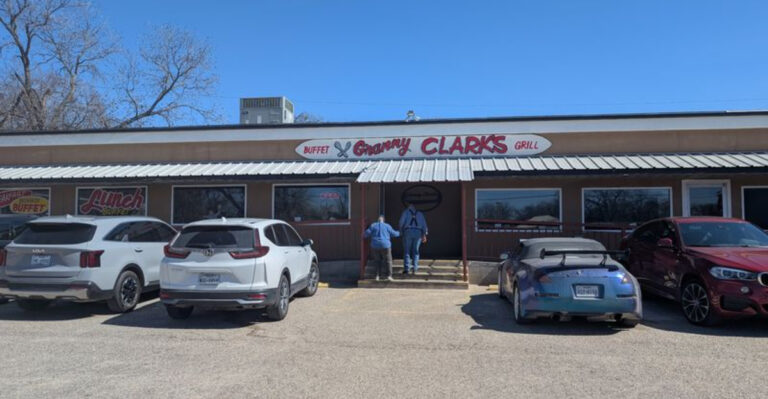 This All-You-Can-Eat Southern Buffet In Texas Is A Local Favorite They’d Rather Keep Quiet