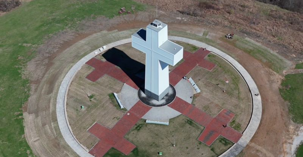 This Breathtaking Hilltop Monument Hidden In Illinois Wine Country Is Worth The Trip