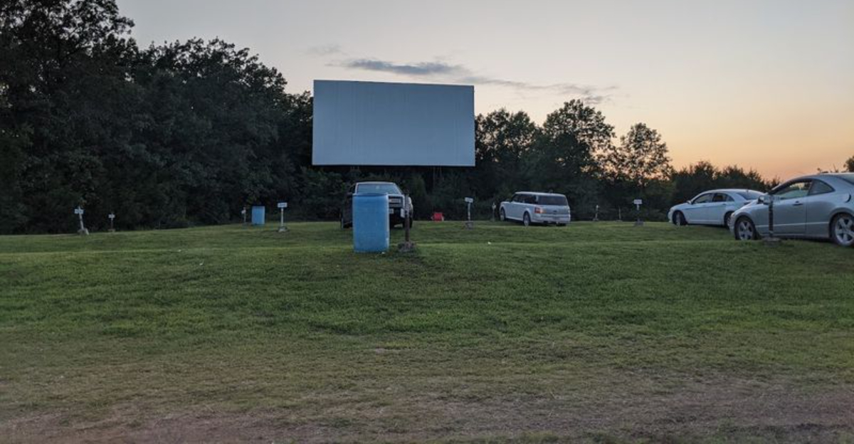 This Charming Drive In Theater In Missouri Is A Blast From The Past