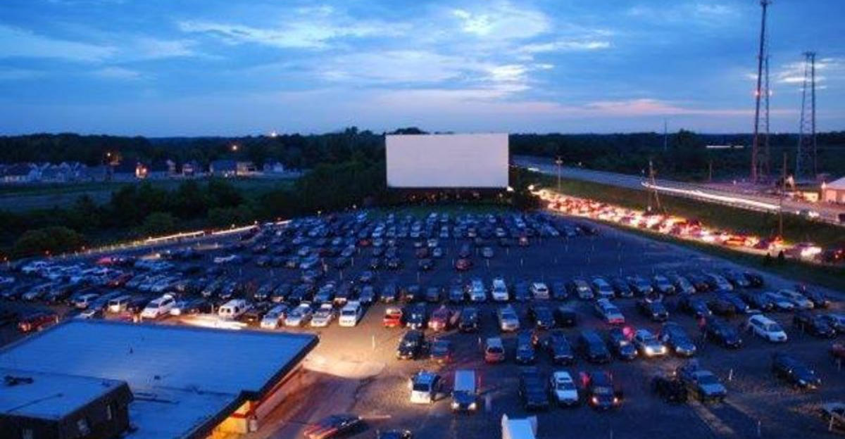 This Classic Ohio Drive-In Is The Perfect Place To Relive Those Retro Summer Nights