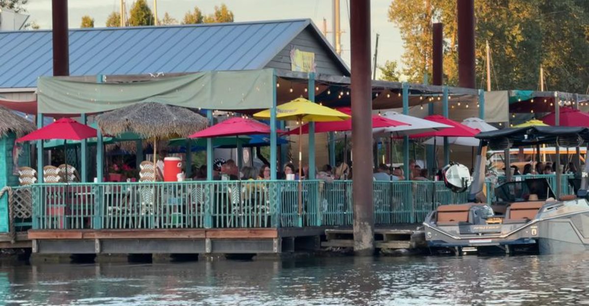 This Floating Oregon Restaurant Turns Every Meal Into An