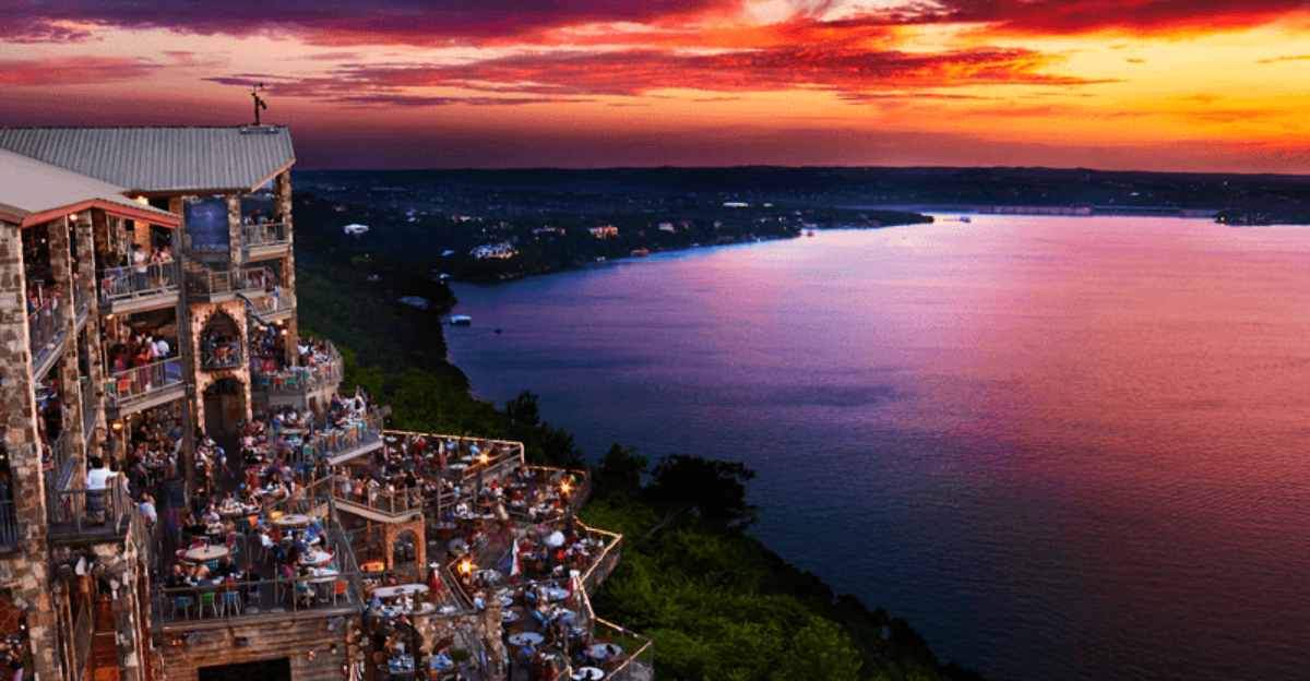 This Giant Texas Restaurant Seats 2800 Guests And People Drive For Hours To Eat There