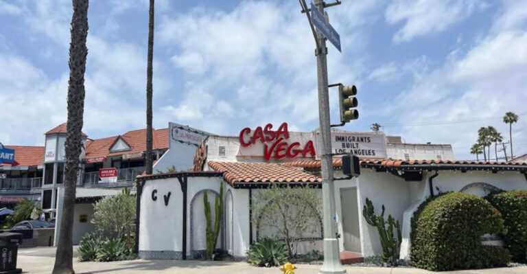 This Legendary California Diner Has Been A Favorite Among A-Listers For Decades