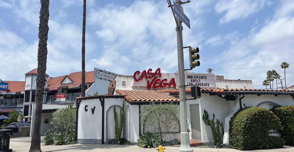 This Legendary California Diner Has Been A Favorite Among A-Listers For Decades