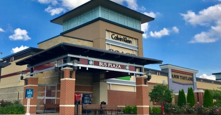 This Massive Missouri Outlet Mall Is A Dream Destination For Bargain Hunters