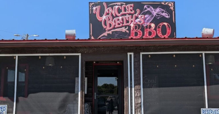 This Off-The-Grid Restaurant In Small-Town Ohio Keeps Locals Coming Back