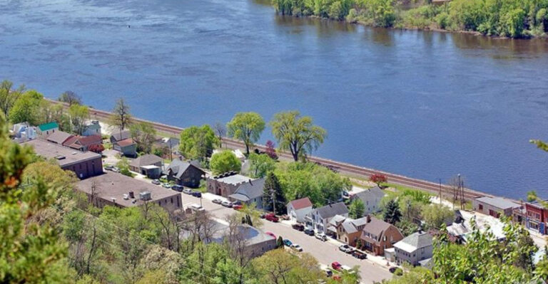 This Peaceful Small Town In Michigan Will Make You Forget All About Your Phone