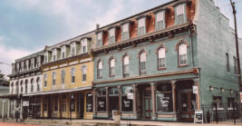This Tiny Illinois Town Feels Like A Peaceful World Far Removed From Everything Else