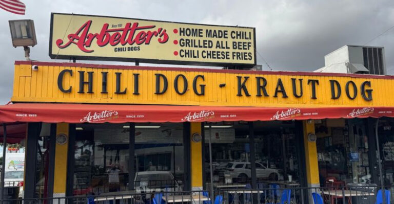 This Unassuming Florida Restaurant Serves Chili Dogs That Locals Swear By