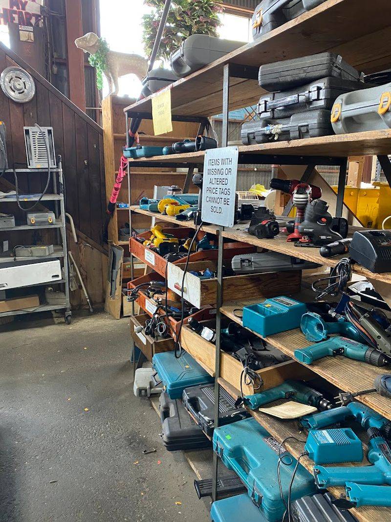 Tools and Hardware for the DIY Enthusiast Tools and Hardware for the DIY Enthusiast