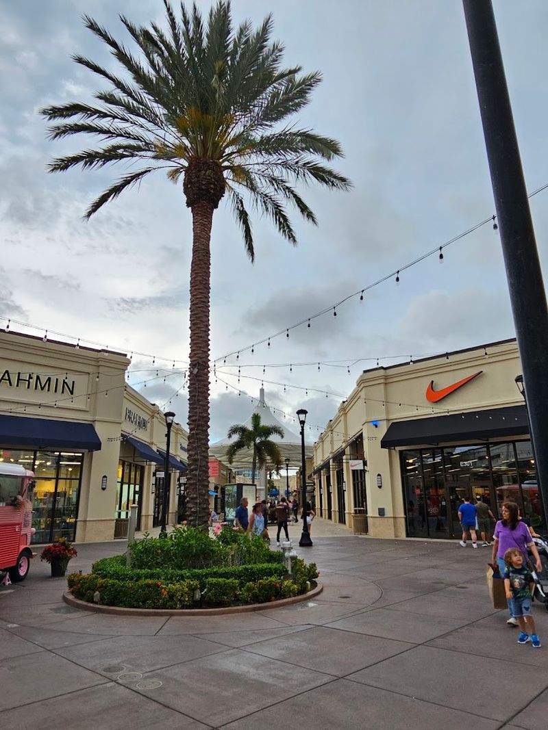 Top-Notch Customer Service Across Multiple Stores Top-Notch Customer Service Across Multiple Stores