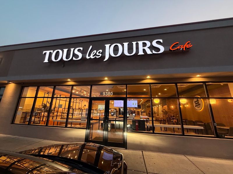Tous Les Jours Bakery Cafe – Ellicott City, Maryland Tous Les Jours Bakery Cafe – Ellicott City, Maryland