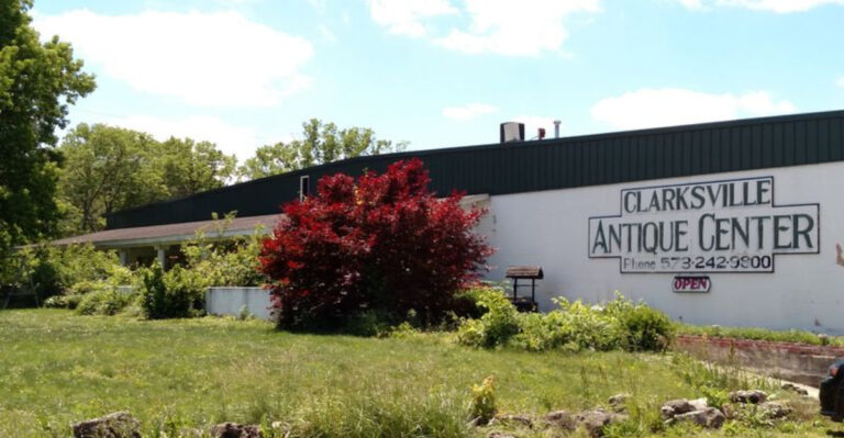 Treasure Hunters Can Spend Hours Exploring This Massive Missouri Antique Mall