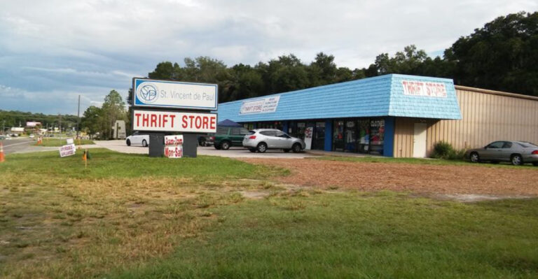 Treasure Hunters Say This Giant Florida Secondhand Store Turns $25 Into A Cart Full Of Incredible Finds