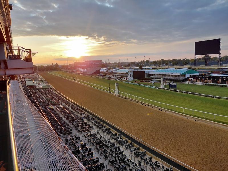 Twilight Thursday Races: The Perfect Low-Key Night Out