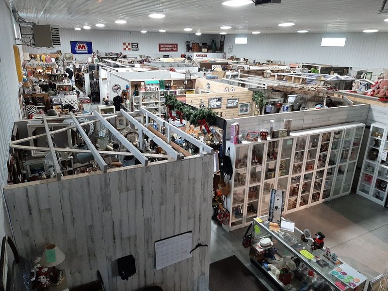 Two Gigantic Warehouse Buildings Full of Finds