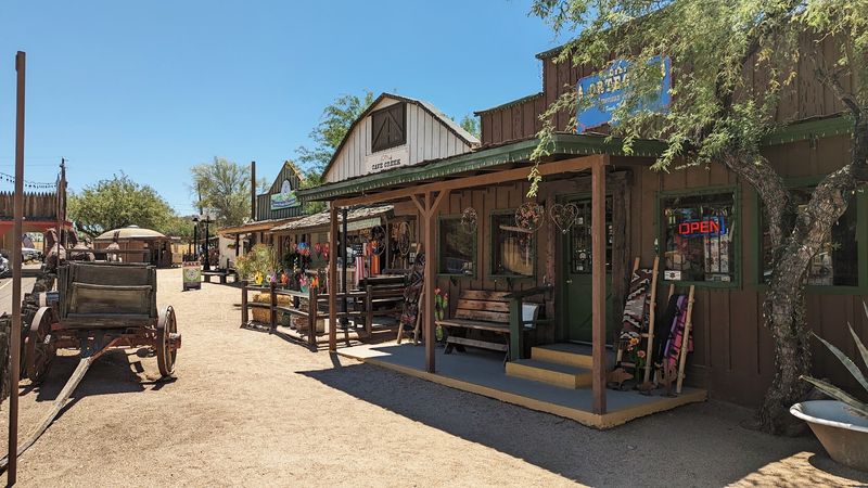 Unique Artisan Shops Worth Every Minute of Browsing Unique Artisan Shops Worth Every Minute of Browsing