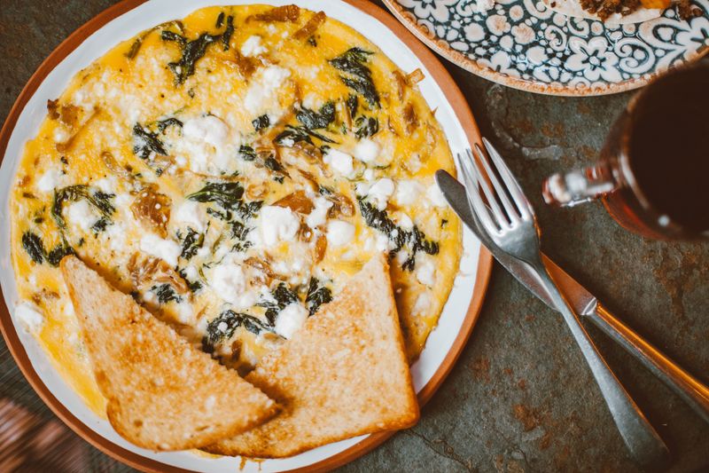Vegetable Omelet with Toast