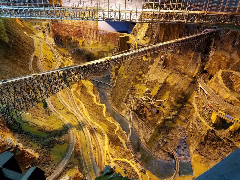 Vertical Scenery That Defies Everything You Expect From a Train Display Vertical Scenery That Defies Everything You Expect From a Train Display