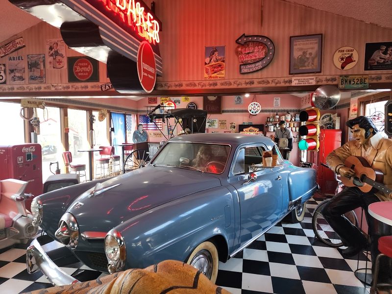 Vintage Car Displays That Make You Feel Like You Are In A Movie Vintage Car Displays That Make You Feel Like You Are In A Movie
