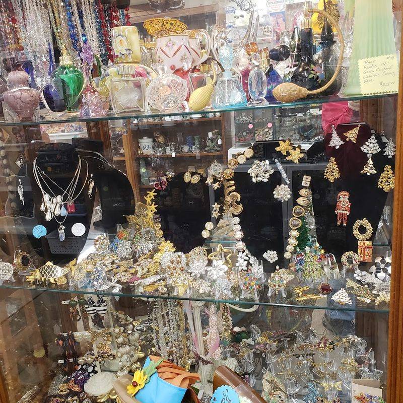 Vintage Clothing, Jewelry, and Wearable Finds