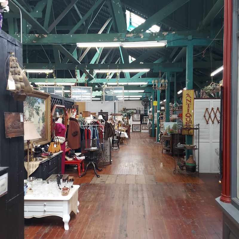 Vintage Clothing, Vinyl, and Pop Culture Finds Vintage Clothing, Vinyl, and Pop Culture Finds