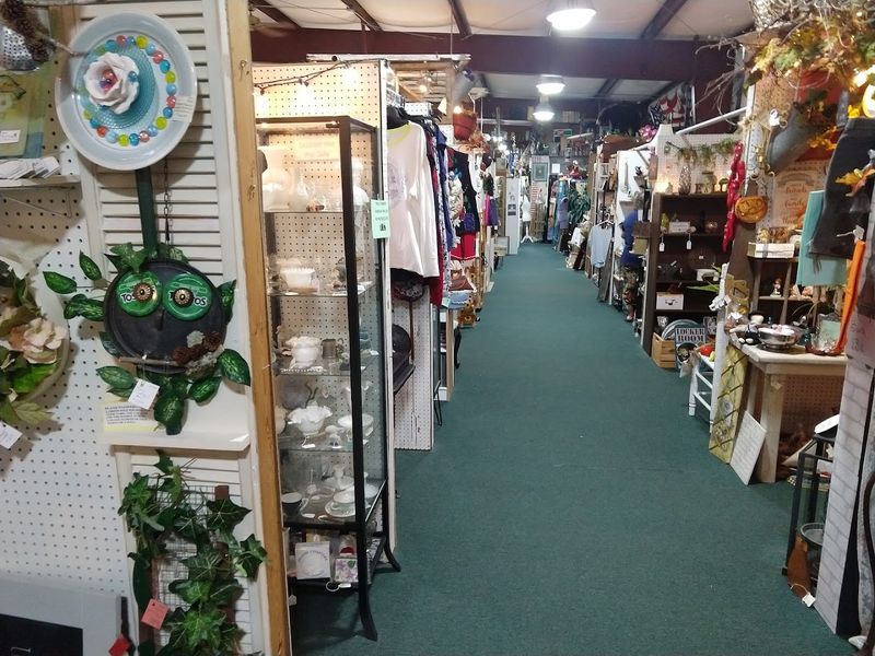 Vintage Fashion and Wearable Finds for Style Hunters