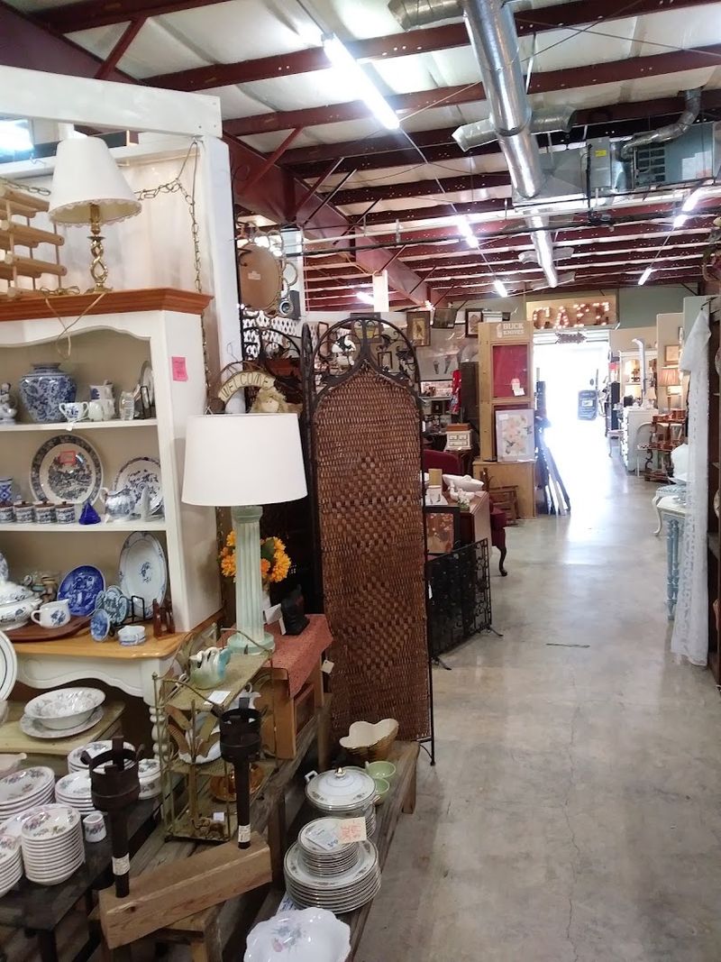 Vintage Furniture Finds That Tell a Story Vintage Furniture Finds That Tell a Story