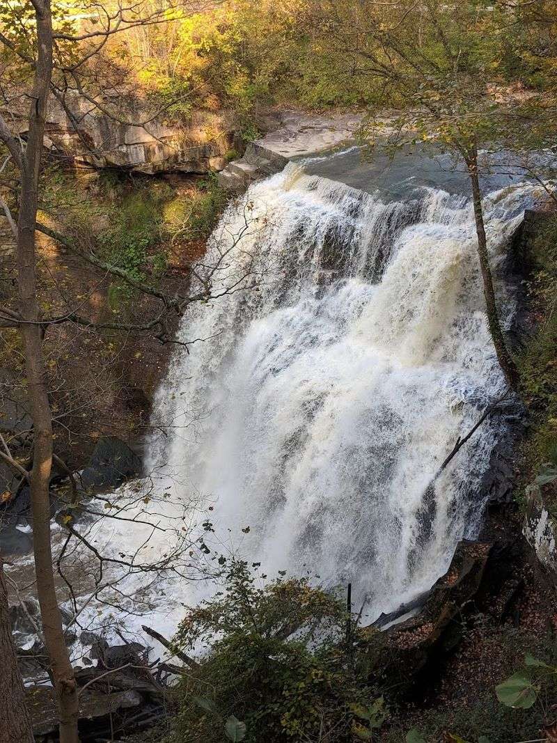 Visiting After Rain: When the Falls Reach Full Power Visiting After Rain: When the Falls Reach Full Power