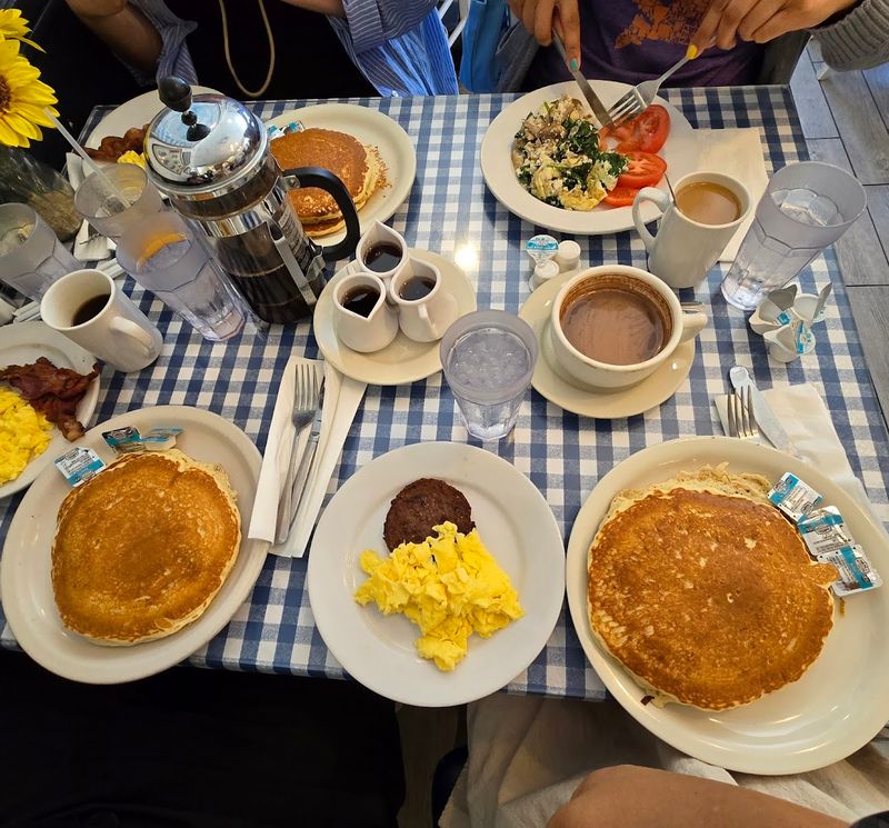 Weekend Brunch Energy That Feels Like a Celebration